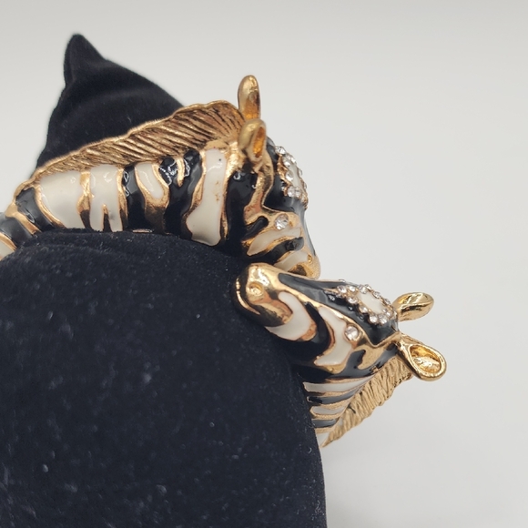 Double Zebra Enamel Striped Bangle Bracelet - Picture 5 of 10